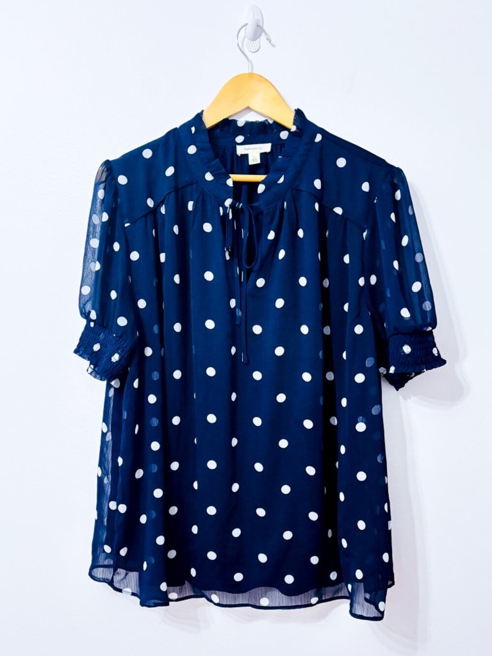 TAMARA H. Navy White Polka Dot Blouse Tie Neck Ruffle Smocked Cuffs Size 1X